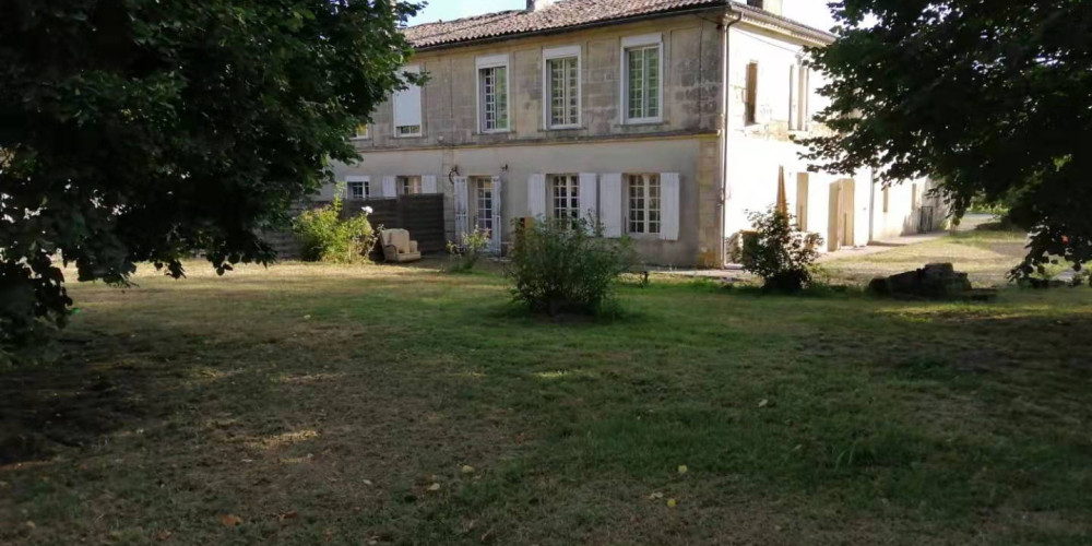 immeuble à PRIGNAC ET MARCAMPS (33710)